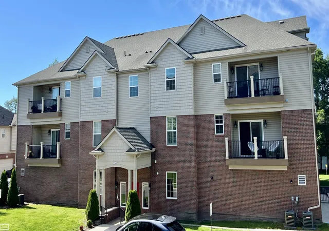 Listing Photo 1 - Condo for sale in building located at 5656 Flagstaff Pines Dr, Shelby Township, MI 48317