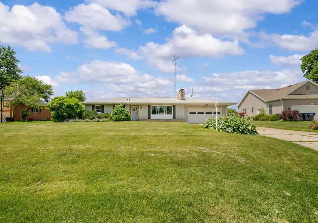 Photo 2 of Single family home for sale at 8956 Maplewood Dr, Berrien Springs, MI 49103 | MLS# 69026031408 | Listing updated on 2026-06-24