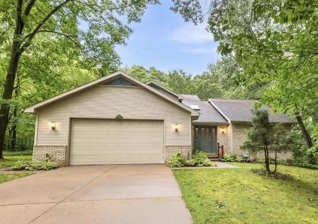 Photo 1 of Single family home for sale at 2900 Noon Rd, Jackson, MI 49201 | MLS# 53026031412 | Listing updated on 2026-08-24