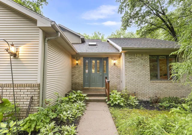 Photo 3 of Single family home for sale at 2900 Noon Rd, Jackson, MI 49201 | MLS# 53026031412 | Listing updated on 2026-08-24