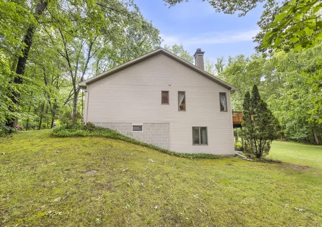 Photo 3 of Single family home for sale at 2900 Noon Rd, Jackson, MI 49201 | MLS# 53026031412 | Listing updated on 2026-08-24