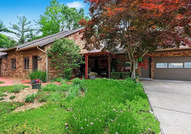 Photo 1 of Sale Pending at 4191 E Fruitport Rd, Fruitport, MI 49415 | MLS# 71026031410 | Listing updated on 2026-09-08