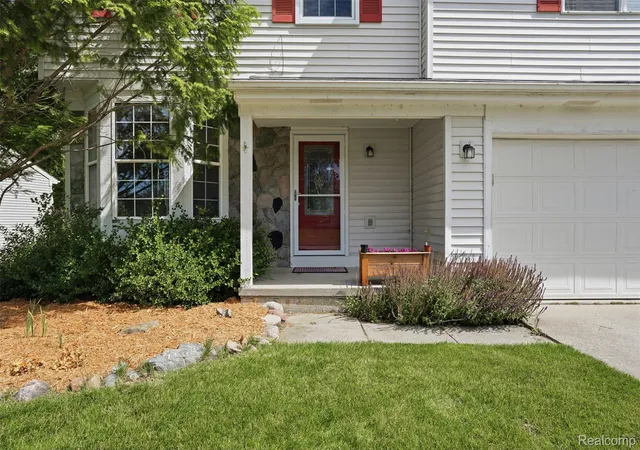 Photo 2 of Single family home for sale at 1099 Carriage Hl Dr, Fenton, MI 48430 | MLS# 20261047789 | Listing updated on 2026-08-25