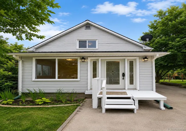 Photo 1 of Single family home for sale at 97 N Merrimac St, Pontiac, MI 48340 | MLS# 20261047788 | Listing updated on 2026-09-15