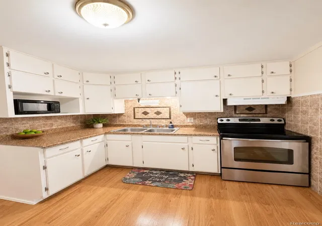 Photo 2 of Single family home for sale at 97 N Merrimac St, Pontiac, MI 48340 | MLS# 20261047788 | Listing updated on 2026-09-15
