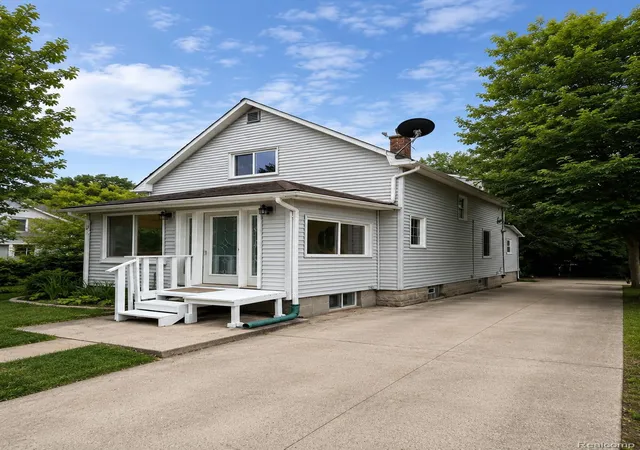 Photo 10 of Single family home for sale at 97 N Merrimac St, Pontiac, MI 48340 | MLS# 20261047788 | Listing updated on 2026-09-15