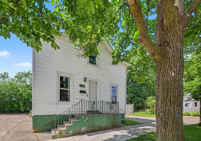 1st image of 740 12th Street Nw, Grand Rapids, MI 49504 | MLS# 65026031425
