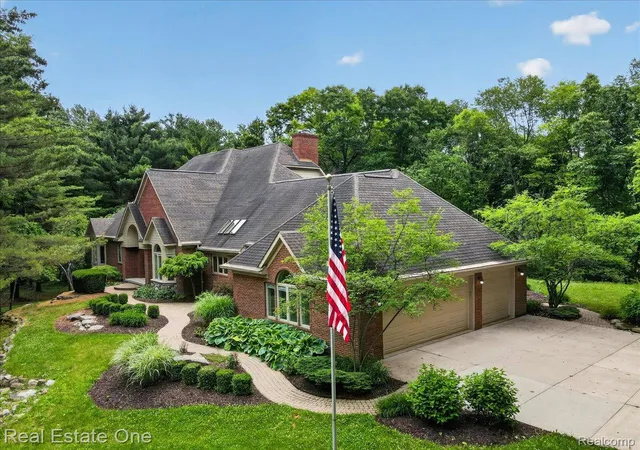 2nd image of 425 Courtney Rd, Leonard, MI 48367 | MLS# 20261047824