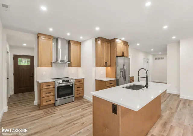 3rd image of 2871 Harvey St, Rochester Hills, MI 48309 | MLS# 58050212543