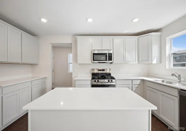 Photo 2 of Single family home for sale at 368 Edge Brk Dr, Holly, MI 48442 | MLS# 20261047845 | Listing updated on 2026-09-20