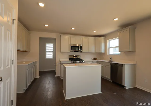 4th image of 368 Edge Brook Dr, Holly, MI 48442 | MLS# 20261047845