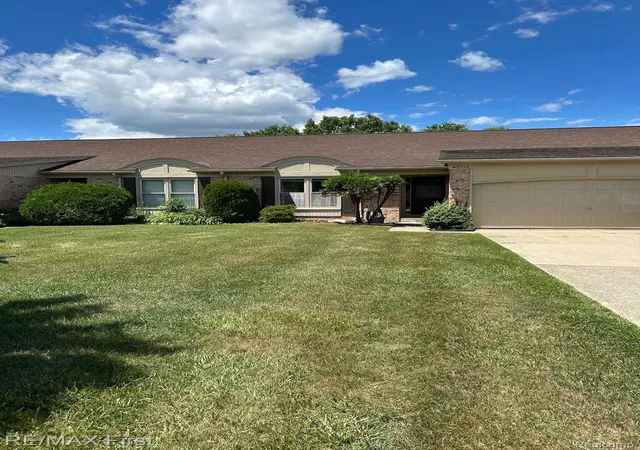 Listing Photo 2 - Condo for sale in building located at 43719 Hartford Dr, Clinton Township, MI 48038 - Unit #334