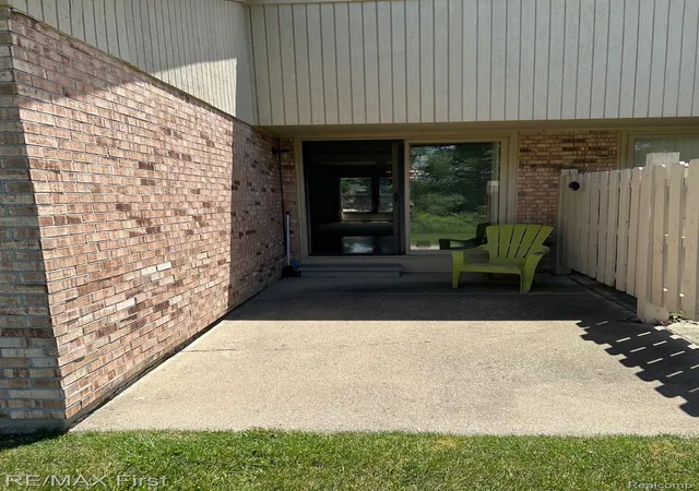 Listing Photo 3 - Condo for sale in building located at 43719 Hartford Dr, Clinton Township, MI 48038 - Unit #334
