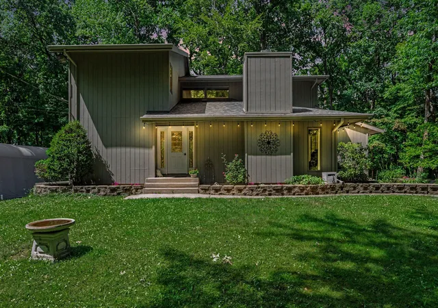 Photo 1 of Sale Pending at 8656 W R Ave, Kalamazoo, MI 49009 | MLS# 66026031461 | Listing updated on 2026-09-21