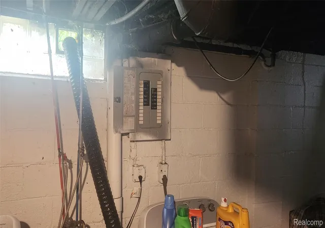 Photo 4 of Single family home for sale at 18480 Evergreen Rd, Detroit, MI 48219 | MLS# 20261047862 | Listing updated on 2026-07-06