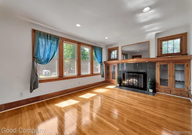 4th image of 21516 Oxford Ave, Farmington Hills, MI 48336 | MLS# 20261047883