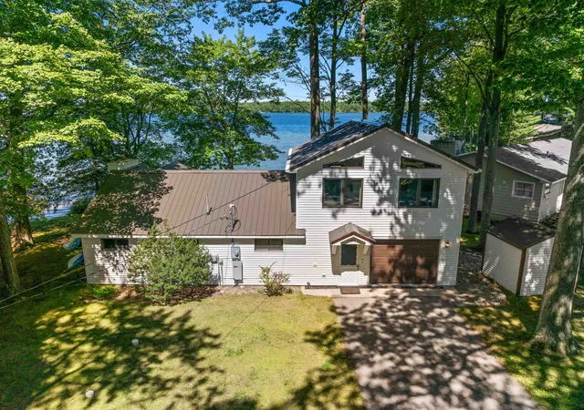 2nd image of 4871 Lakeview Dr, Interlochen, MI 49643 | MLS# 78080070144