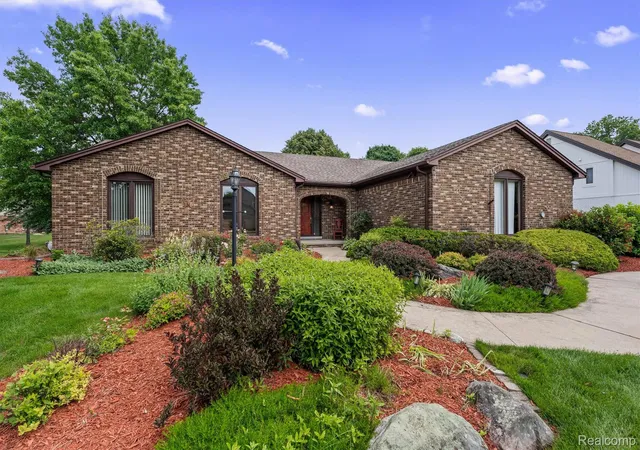 5th image of 3436 Wedgewood Dr, Rochester Hills, MI 48306 | MLS# 20261047907