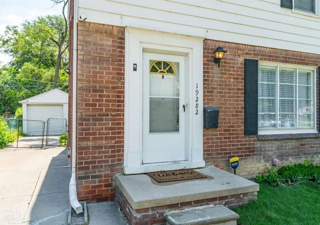 2nd image of 19282 Raymond St, Grosse Pointe Woods, MI 48236 | MLS# 58050212599