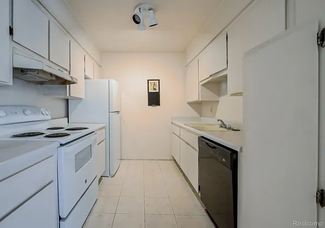 Photo 3 of Condo for sale at 32125 Beaconsfield St #44, Roseville, MI 48066 | MLS# 20261047942 | Listing updated on 2026-07-06