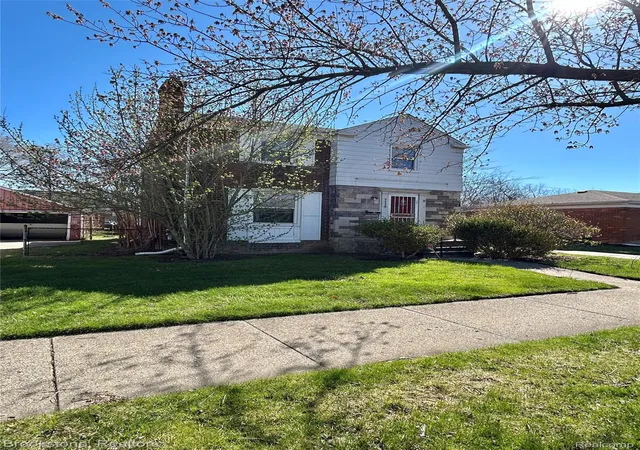 Photo 3 of Single family home for sale at 5556 Cadieux Rd, Detroit, MI 48224 | MLS# 20261047946 | Listing updated on 2026-08-24