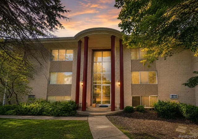 Photo 1 of Condo for sale at 33234 Kingslane Ct #5, Farmington, MI 48336 | MLS# 20261047967 | Listing updated on 2026-07-19
