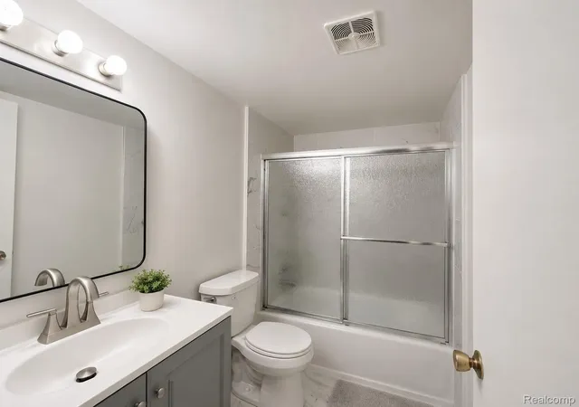 Photo 13 of Condo for sale at 33234 Kingslane Ct #5, Farmington, MI 48336 | MLS# 20261047967 | Listing updated on 2026-07-19