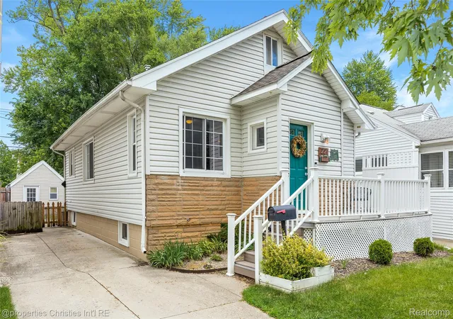Photo 2 of Single family home for sale at 221 College St, Ferndale, MI 48220 | MLS# 20261047988 | Listing updated on 2026-07-11