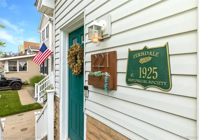 Photo 3 of Single family home for sale at 221 College St, Ferndale, MI 48220 | MLS# 20261047988 | Listing updated on 2026-07-11