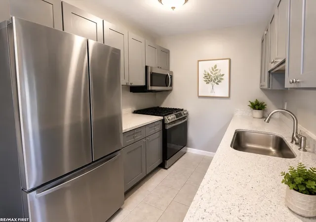 Photo 4 of Condo for sale at 17438 Utica Oaks Ln, Roseville, MI 48066 | MLS# 58050212610 | Listing updated on 2026-07-21
