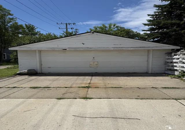 Photo 2 of Single family home for sale at 474 Riverview Ave, Monroe, MI 48162 | MLS# 57050212617 | Listing updated on 2026-08-03
