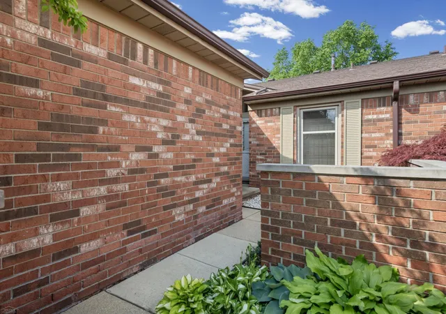 Listing Photo 3 - Condo for sale in building located at 49431 Ferrisburg Ct, Shelby Township, MI 48315