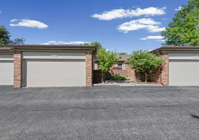 Listing Photo 5 - Condo for sale in building located at 49431 Ferrisburg Ct, Shelby Township, MI 48315