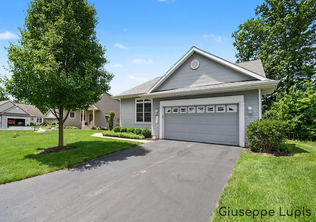 2nd image of 1023 Kensington St Nw #126, Grand Rapids, MI 49534 | MLS# 65026031568