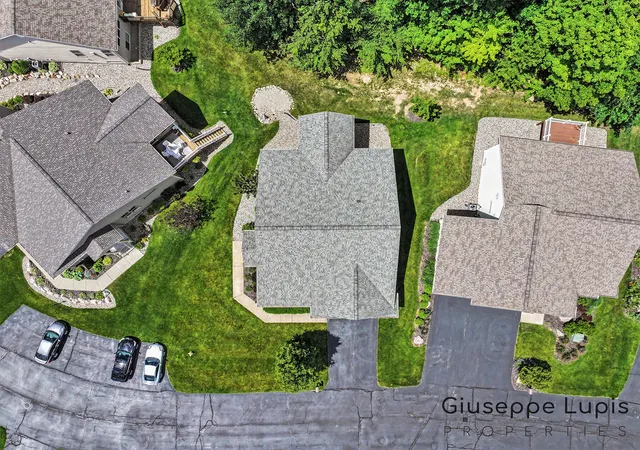 2nd image of 1023 Kensington St NW, Grand Rapids, MI 49534