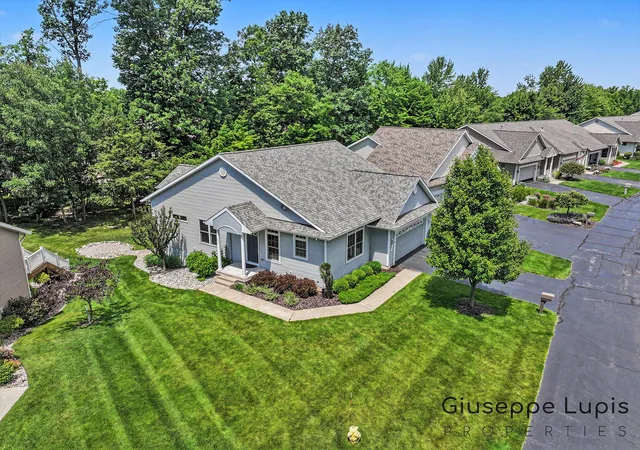 3rd image of 1023 Kensington St Nw #126, Grand Rapids, MI 49534 | MLS# 65026031568