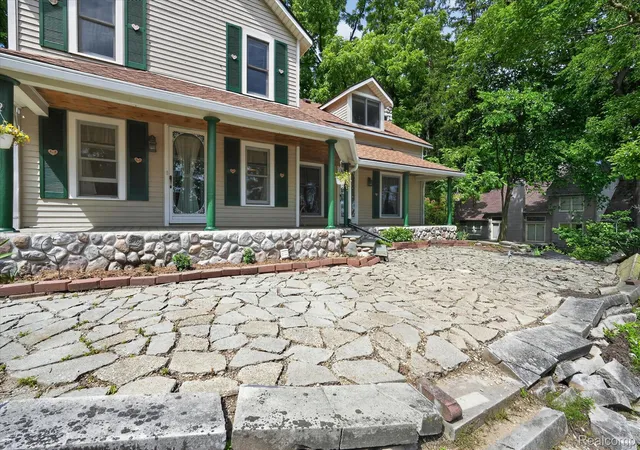 Photo 3 of Single family home for sale at 31620 W 11 Mile Rd, Farmington Hills, MI 48336 | MLS# 20261048020 | Listing updated on 2026-07-09