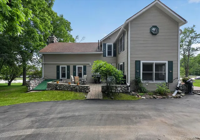 Photo 3 of Single family home for sale at 31620 W 11 Mile Rd, Farmington Hills, MI 48336 | MLS# 20261048020 | Listing updated on 2026-07-09