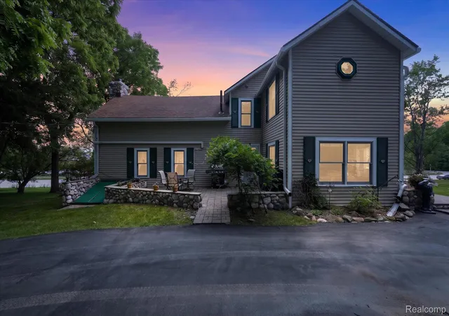 Photo 4 of Single family home for sale at 31620 W 11 Mile Rd, Farmington Hills, MI 48336 | MLS# 20261048020 | Listing updated on 2026-07-09