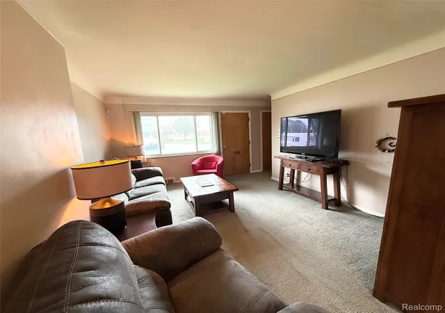 Listing Photo 2 - Condo for sale in building located at 11012 Middlebelt Rd, Livonia, MI 48150