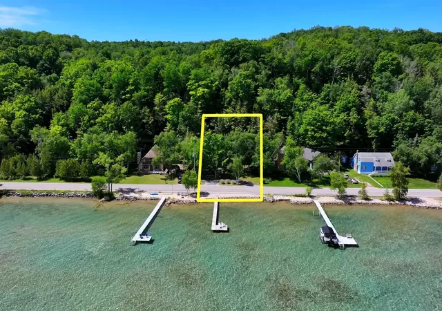 4th image of 1205 E South Shore Dr, Frankfort, MI 49635 | MLS# 78080070180