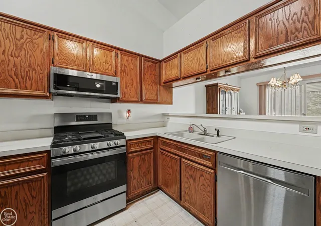 Photo 4 of Condo for sale at 35914 Fierimonte Dr, Clinton Charter Township Macomb, MI 48035 | MLS# 58050212642 | Listing updated on 2026-08-18
