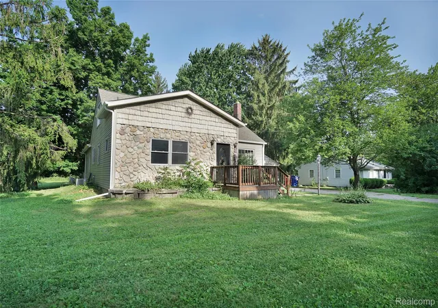 4th image of 2476 Vandekarr Rd, Owosso, MI 48867 | MLS# 20261048081