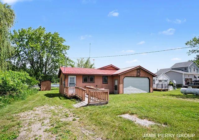 3rd image of 3357 Flint Dr, Sheridan, MI 48884 | MLS# 65026031635