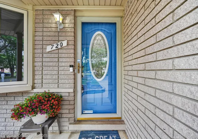 Photo 4 of Single family home for sale at 720 Comet Ct, Canton, MI 48188 | MLS# 20261048093 | Listing updated on 2026-08-01