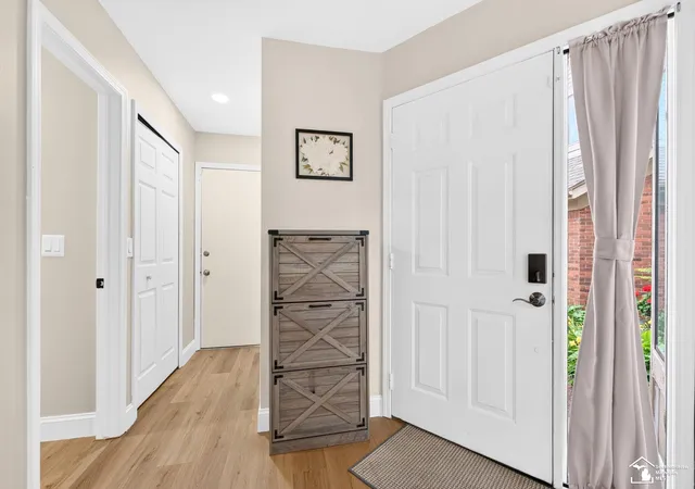 Listing Photo 3 - Condo for sale in building located at 15696 Golfview Dr, Riverview, MI 48193