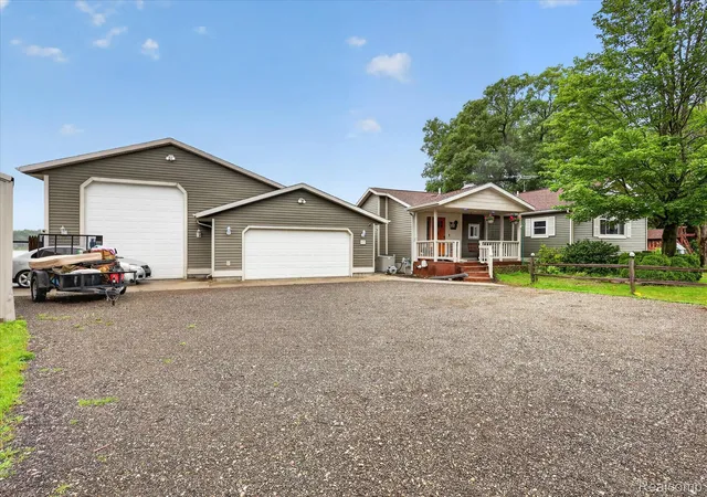 Photo 2 of Single family home for sale at 17 E White Lake Dr Twin Lakes Mi 49457, Twin Lake, MI 49457 | MLS# 20261048162 | Listing updated on 2026-07-06