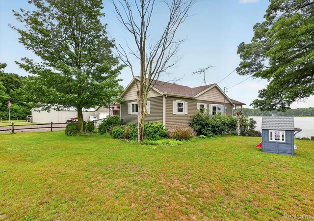 Photo 3 of Single family home for sale at 17 E White Lake Dr Twin Lakes Mi 49457, Twin Lake, MI 49457 | MLS# 20261048162 | Listing updated on 2026-07-06