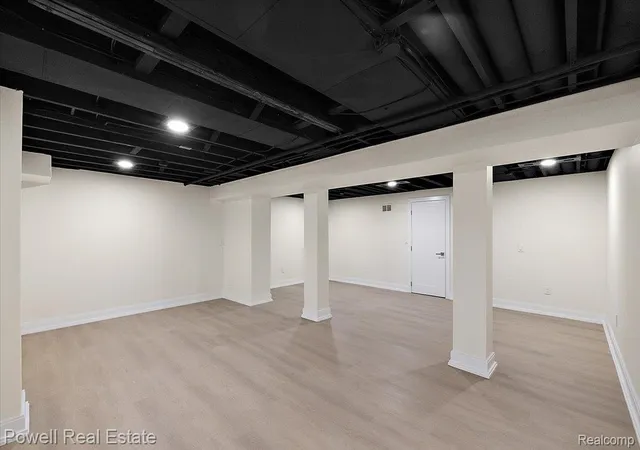 2nd image of 1447 Ravineview Ct, Bloomfield Hills, MI 48304