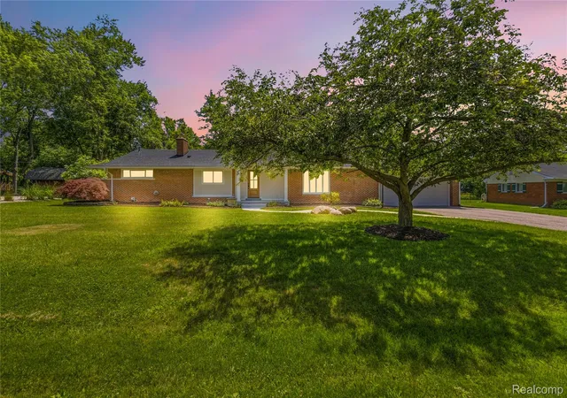Photo 1 of Single family home for sale at 28264 Bayberry Rd, Farmington Hills, MI 48331 | MLS# 20261048173 | Listing updated on 2026-08-21